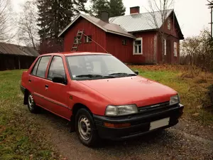 daihatsu daihatsu-charade-1994-4-g200.jpg