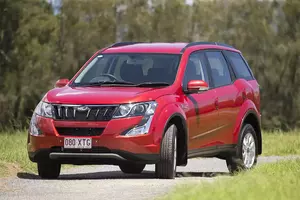 mahindra mahindra-xuv500-2018-facelift-2018.jpg