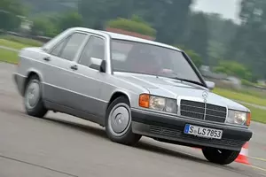 mercedes-benz mercedes-benz-190-1982-w201-1990.jpg